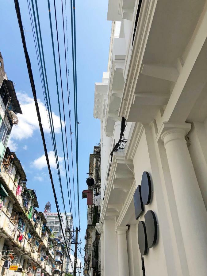 HOOD Hostel Yangon Exterior foto